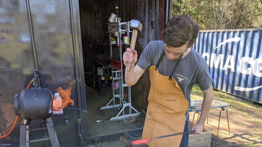 Forging a blade