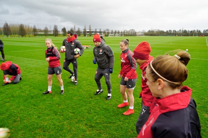Joe Montemurro trains Arsenal players in the UK.