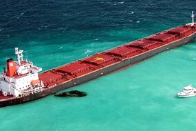 Chinese registered coal carrier Shen Neng 1 leaks oil onto reef (Maritime Safety Queensland)