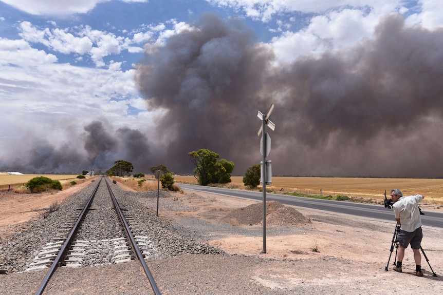 bushfire smoke and rail line, north of Adelaide