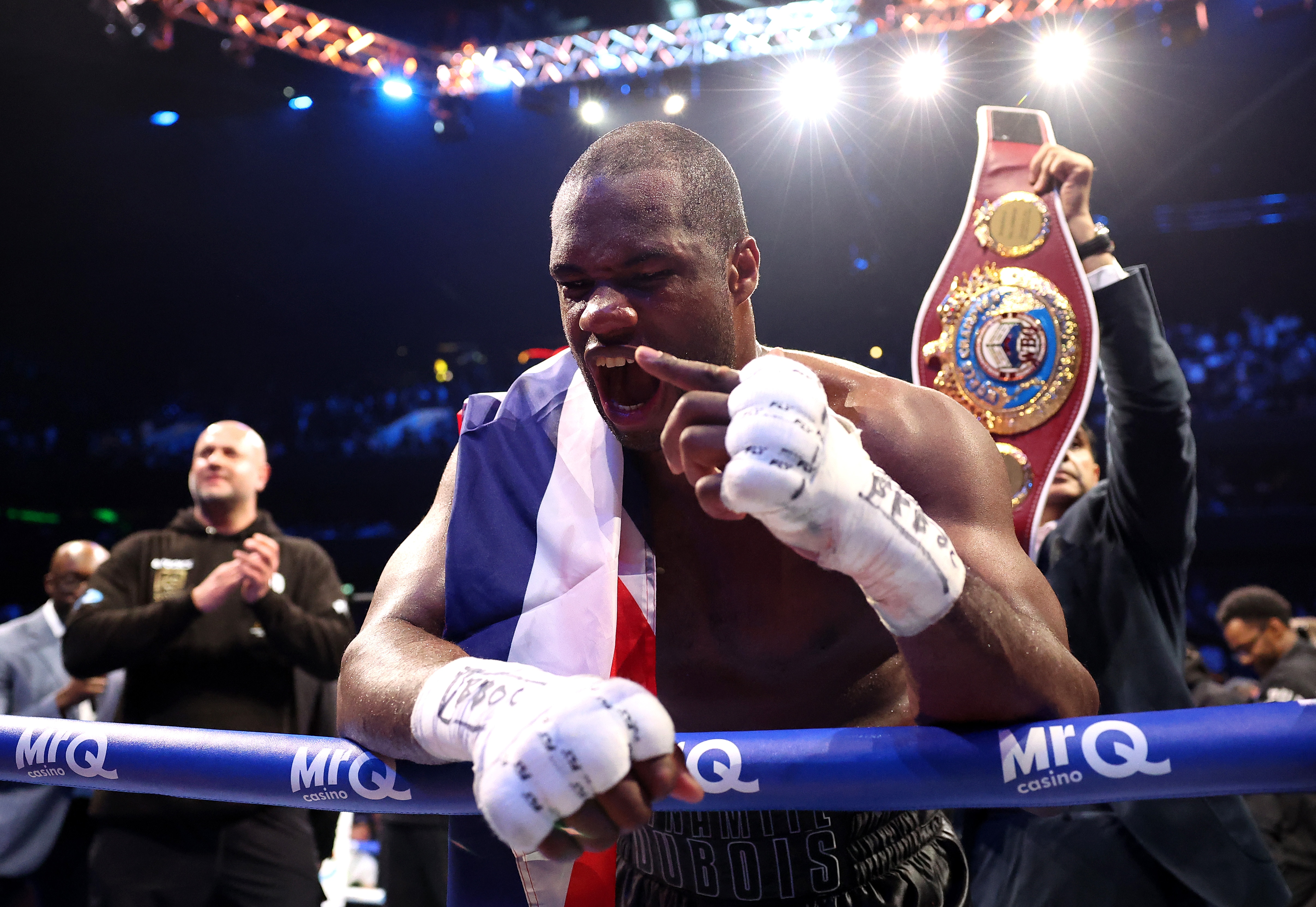 Fans left ‘uncomfortable’ as referee criticised in bloody heavyweight brawl
