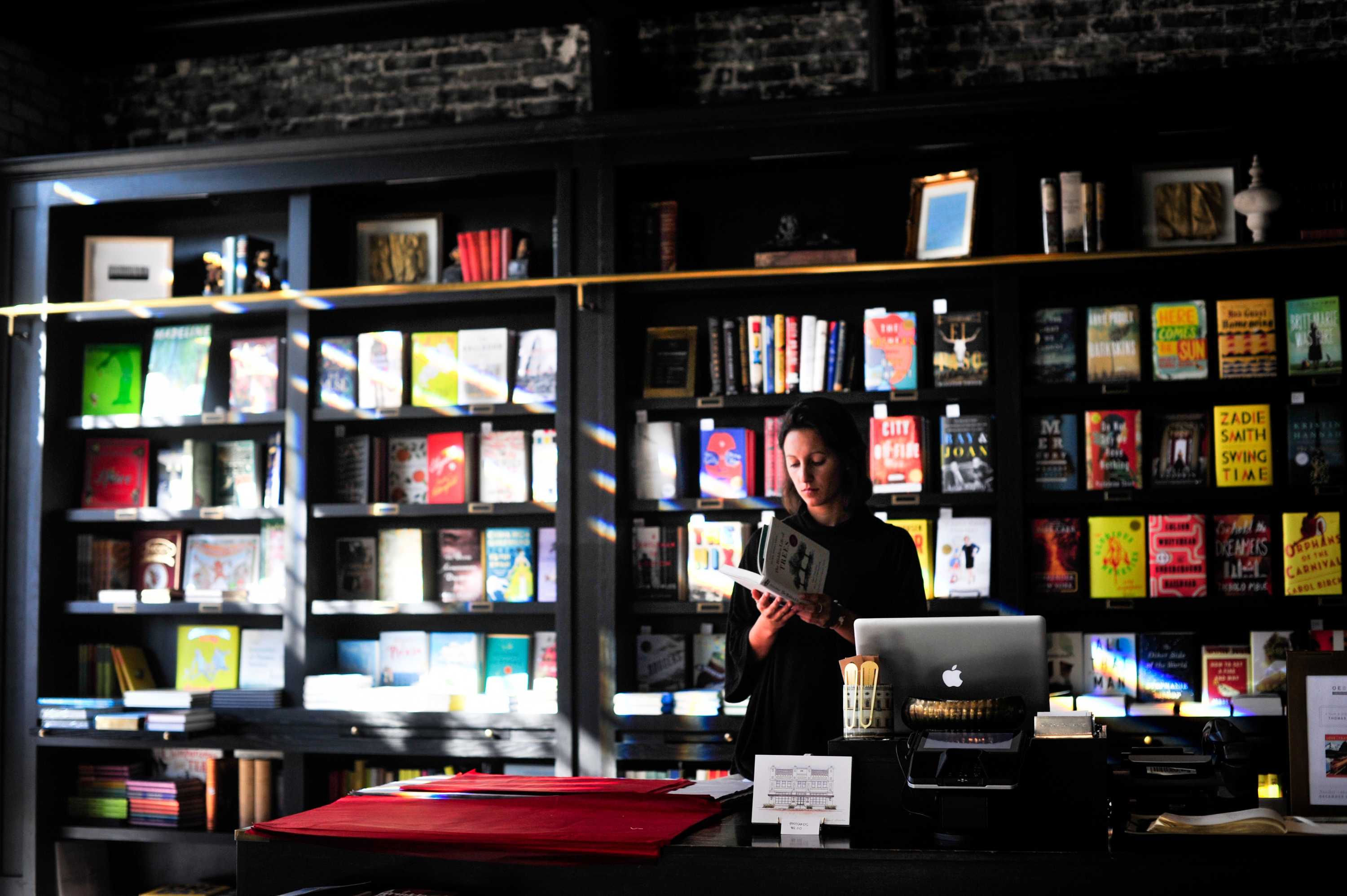 On Rachel Cusk's Kudos, Maria Tumarkin's Axiomatic and Kim Scott's bookshelf episode artwork