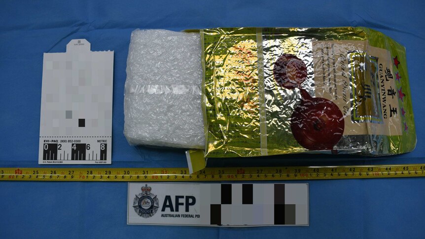 Gold foil packaging containing the drug ice is placed on a table.