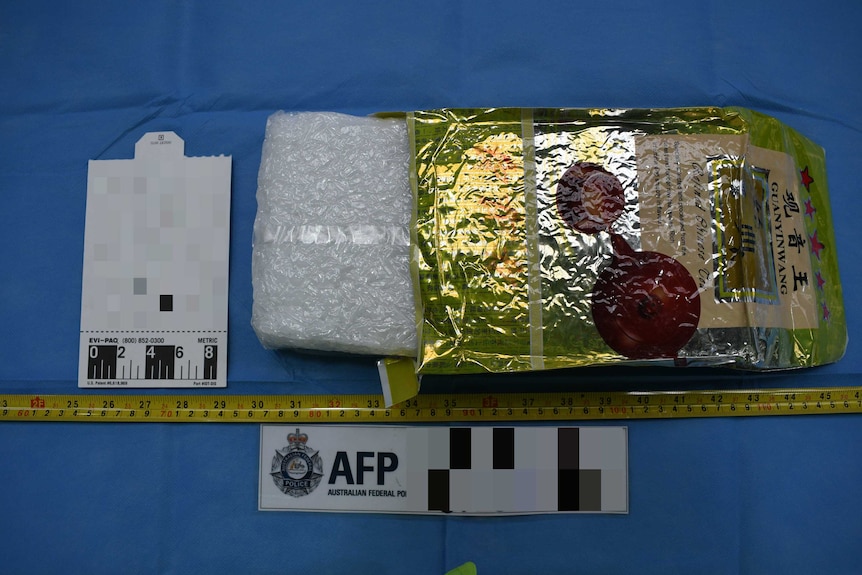 Gold foil packaging containing the drug ice is placed on a table.