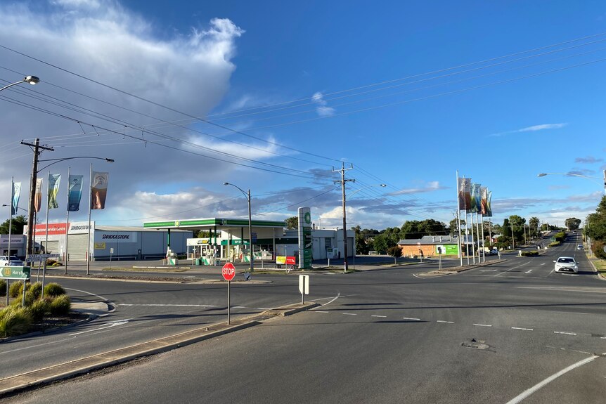 The Seaby St/Western Highway intersection.