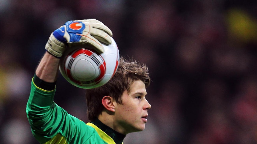 Mitchell Langerak throws the ball out during the bumper Bundesliga clash against Bayern Munich late last month.