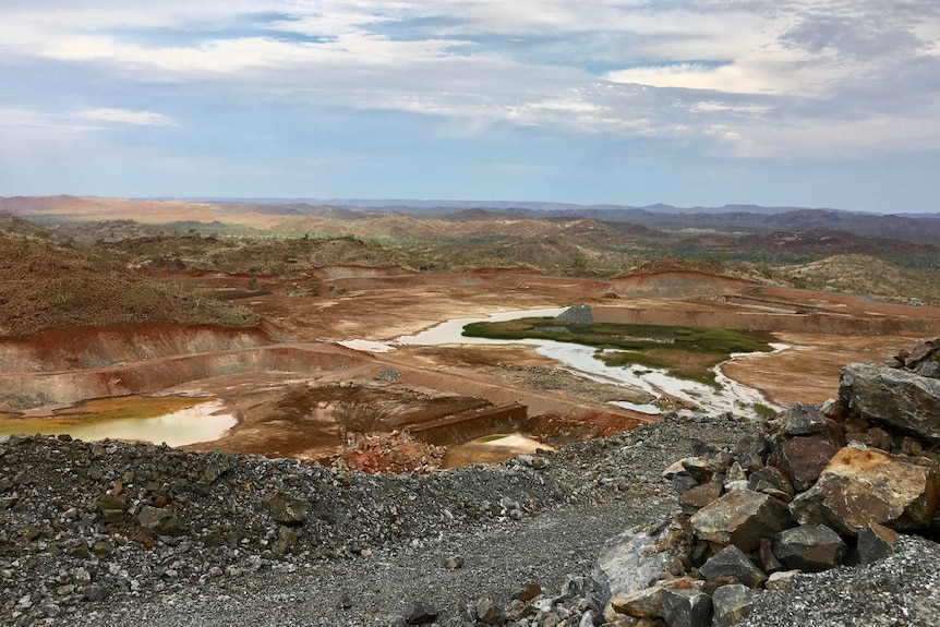 Una toma de paisaje de una mina en el accidentado este de Kimberley.