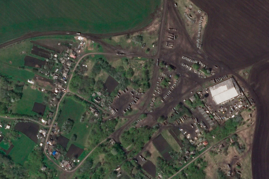 Satellite image shows Russian tanks and armored vehicles near Ukrainian border