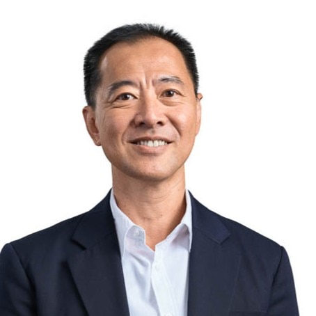 Foto de cabeza del profesor Can Seng Ooi sobre un fondo blanco.