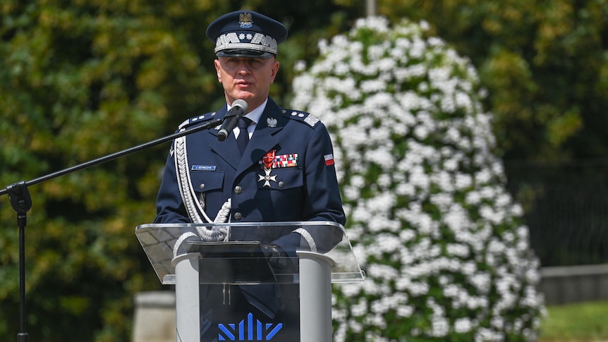 A policeman standing at a podium 
