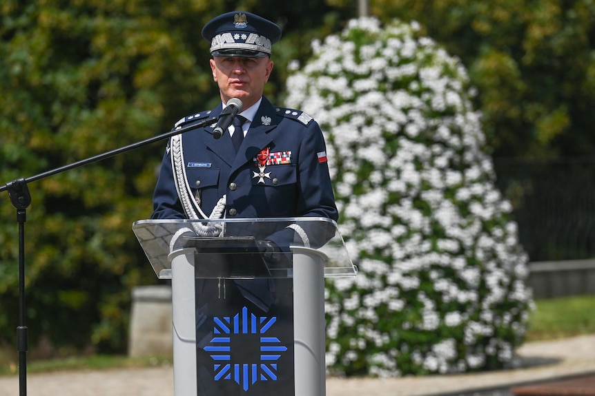 A policeman standing at a podium 