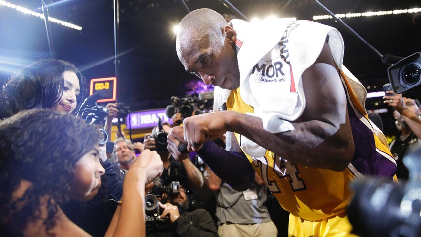 Kobe Bryant and daughter Gianna fist bump