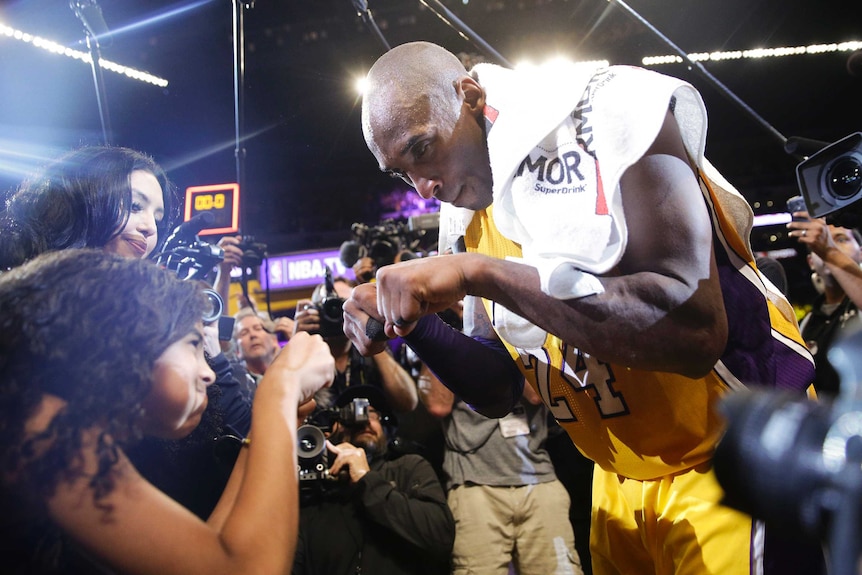 Kobe Bryant and daughter Gianna fist bump