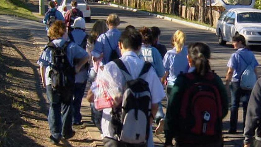 Qld high school kids walking along a street in Brisbane.