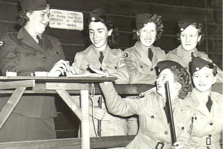 Black and white image of women in army uniforms in 1941