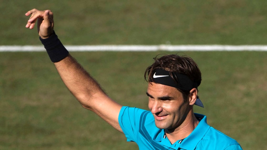 Roger Federer waves to the crowd