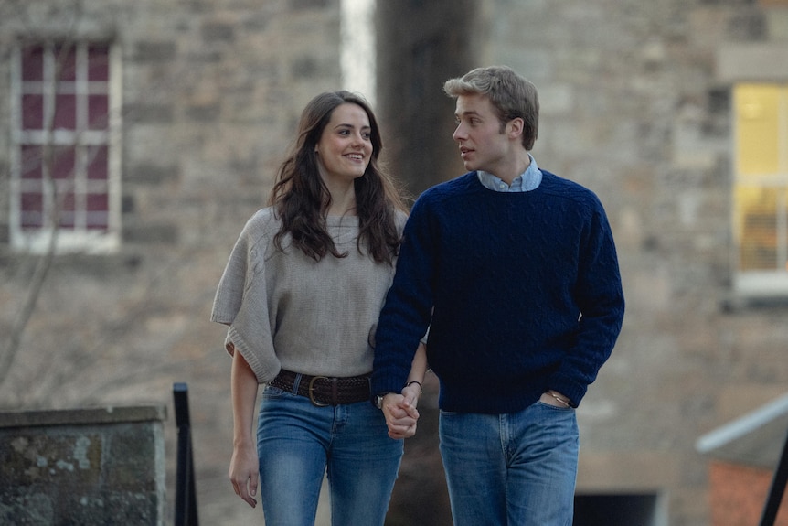 Kate and William hold hands as they walk through their university campus.