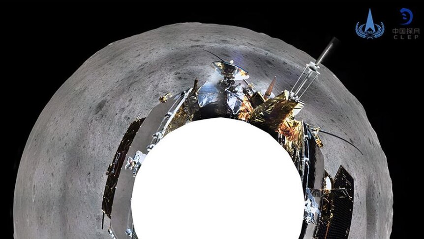 Badan Antariksa China menunjukkan foto 360 derajat dari permukaan abu-abu Bulan, dan robot penjelajah.