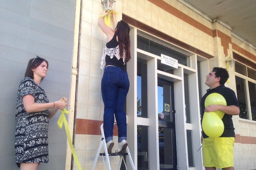 Decorating the Leeton Hotel to remember Stephanie Scott