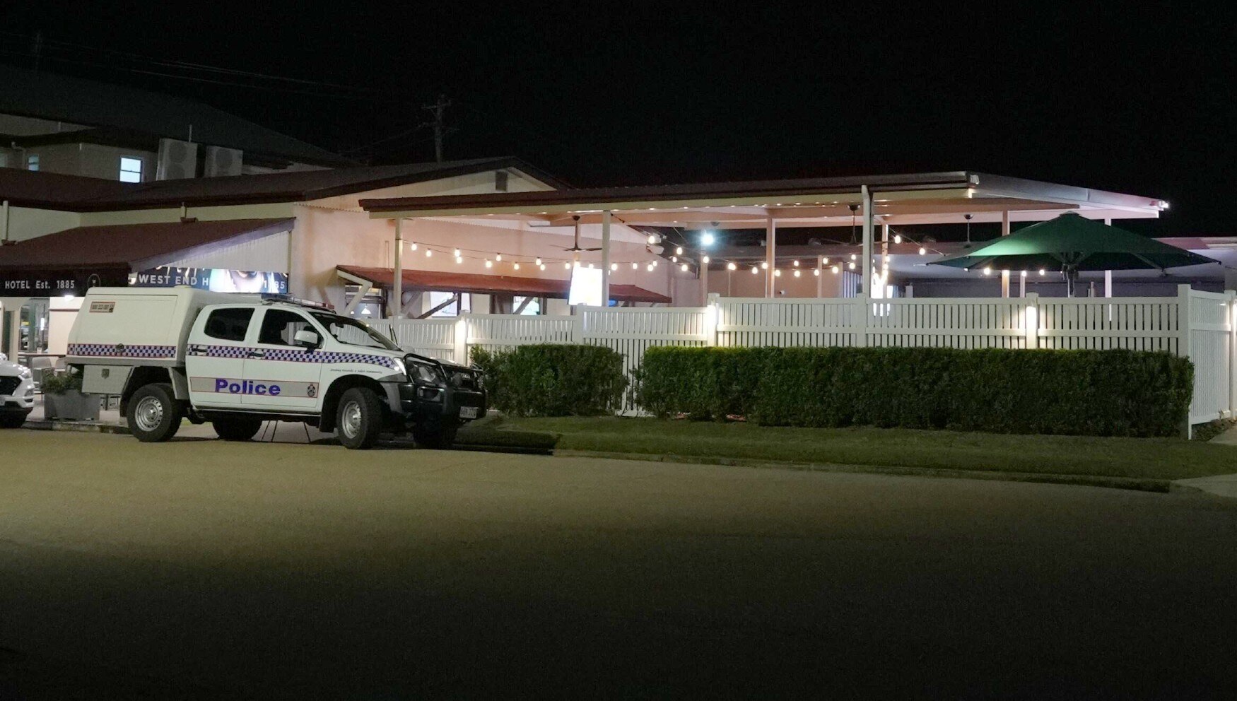Teenager shot by police in Townsville - ABC News