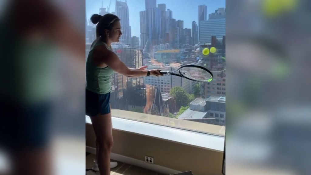 Australian Open Players Hit Balls Against Walls Run Laps In Room To Overcome Covid Quarantine Setbacks Abc News
