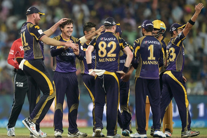 Kolkata team-mates congratulate Brad Hogg