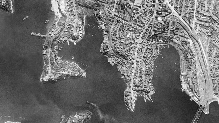 An aerial view of Balls Head in North Sydney in 1943.
