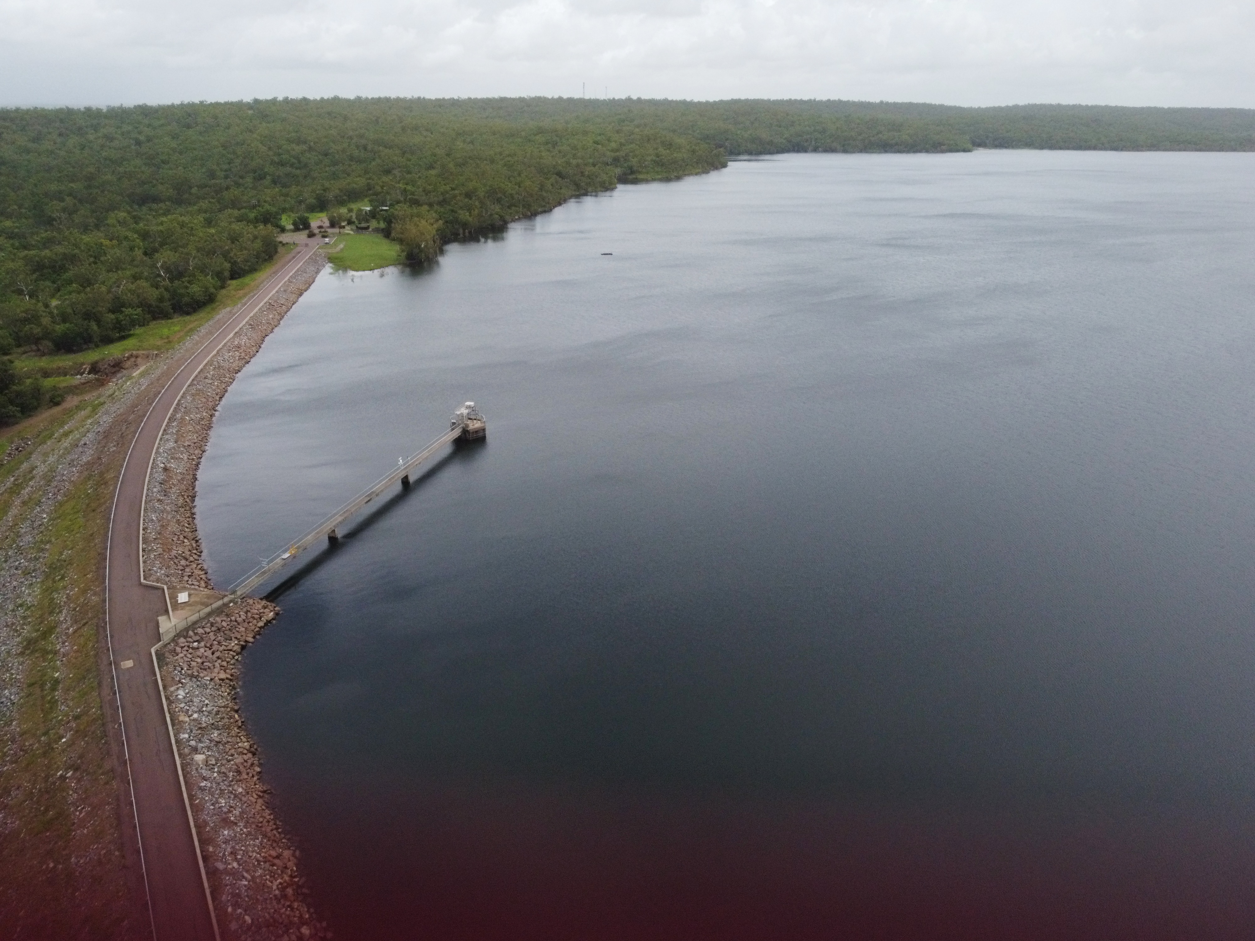 Darwin residents urged to reduce water usage as city's dam stops operations