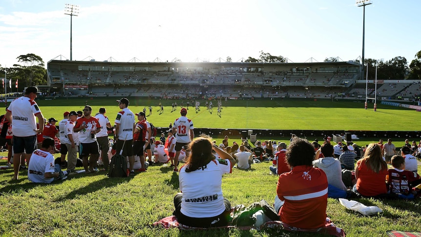 Crowds gather at Jubilee Oval