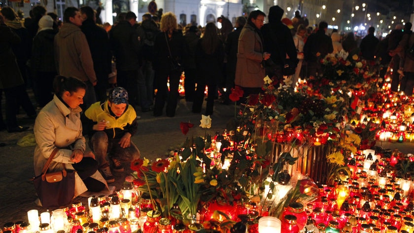Poland lights candles for Lech Kaczynski