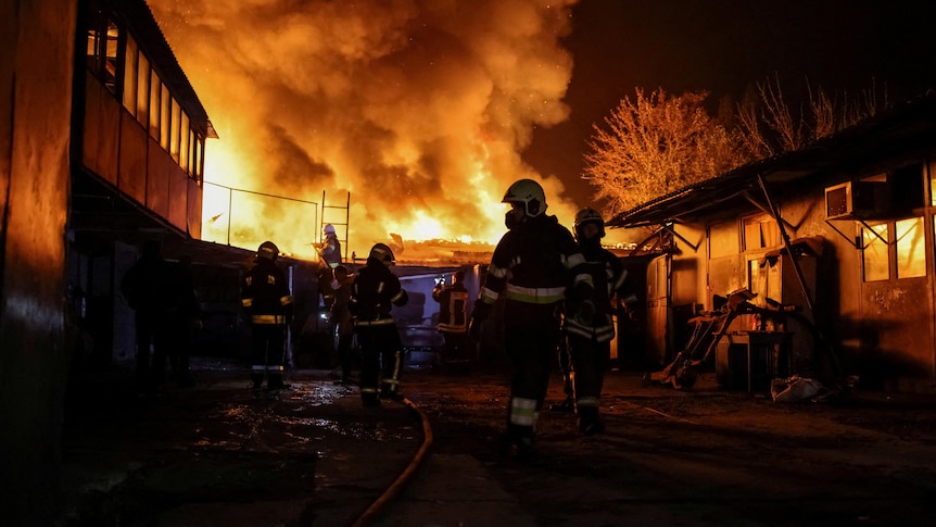 Resue workers try to extinguish building fire 