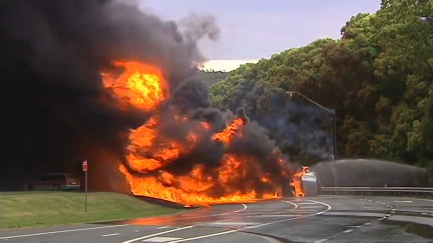 Fuel tanker explodes in Sydney