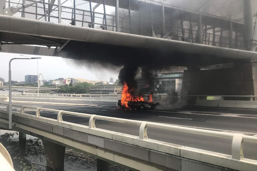 A car has burst into flames on the Riverside Expressway in Brisbane.