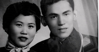 A black and white photo of Yao Sheng Zhang and Xiou Zhu Huang.