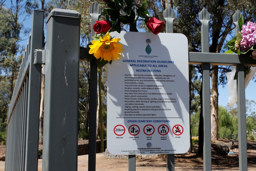 A small sign, posted near one of the entrances to the cemetery at Eaglehawk.