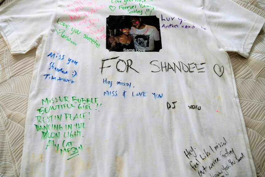 A white T-shirt that says "For Shandee" and features memorial messages.