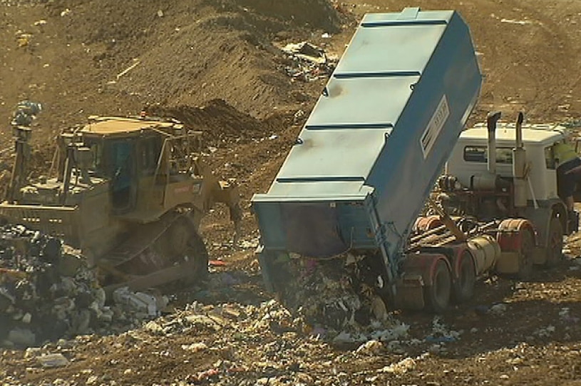 Dump truck leaves rubbish