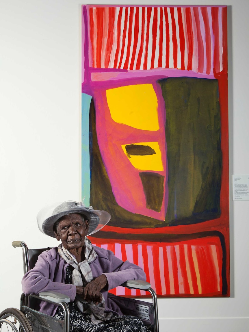 Jukuja Dolly Snell with her artwork