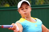 Barty powers past Hradecka