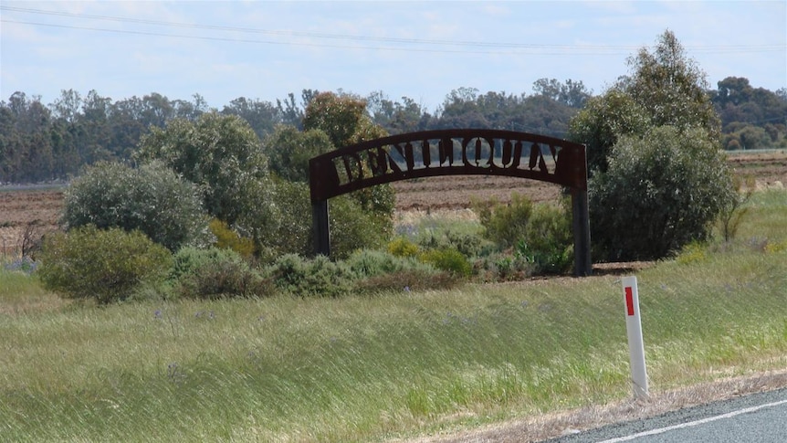 The entrance to the town of Deniliquin