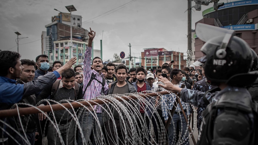 Residents desperate to leave quake-hit Nepal vent their anger