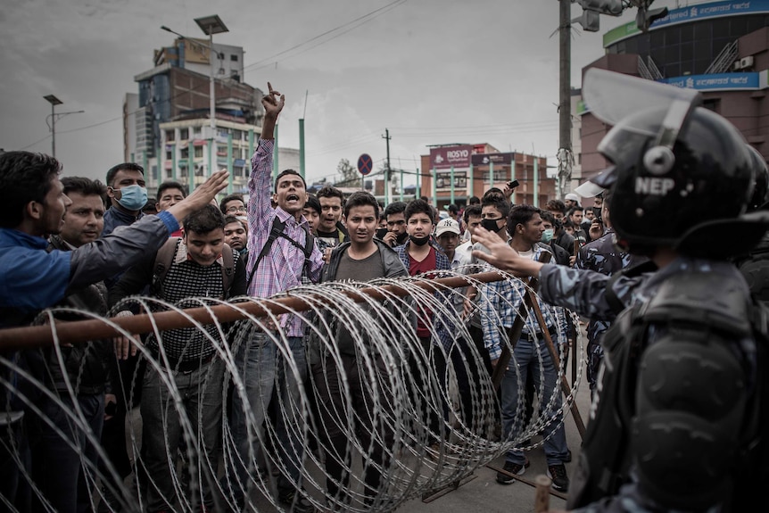 Residents desperate to leave quake-hit Nepal vent their anger