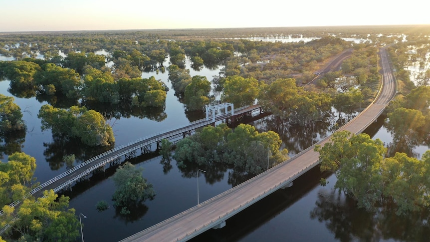 The Darling Baaka River in Bourke in flood seen from the air