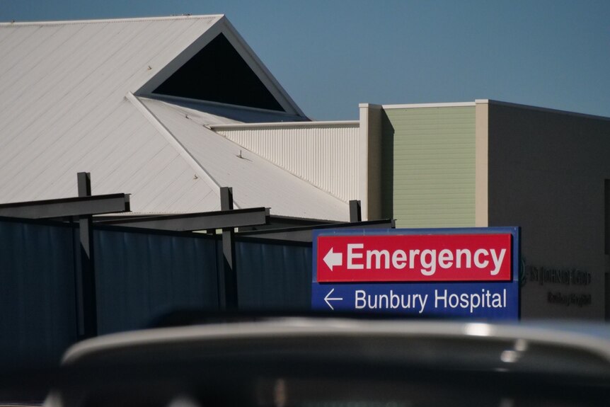 A picture of Bunbury hospital emergency sign.