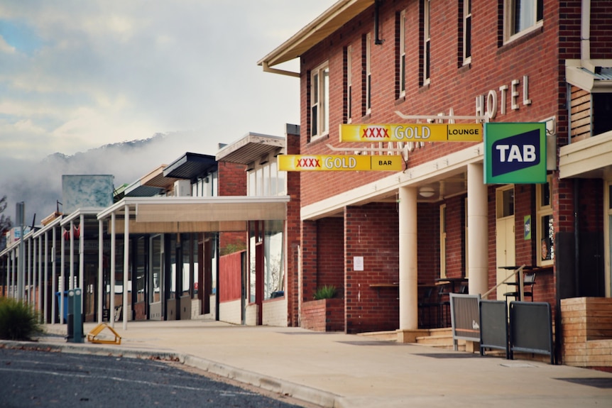 The Tallangatta pub.