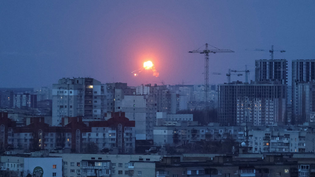 Russian Missile Hits Kyiv Apartment Block - ABC News