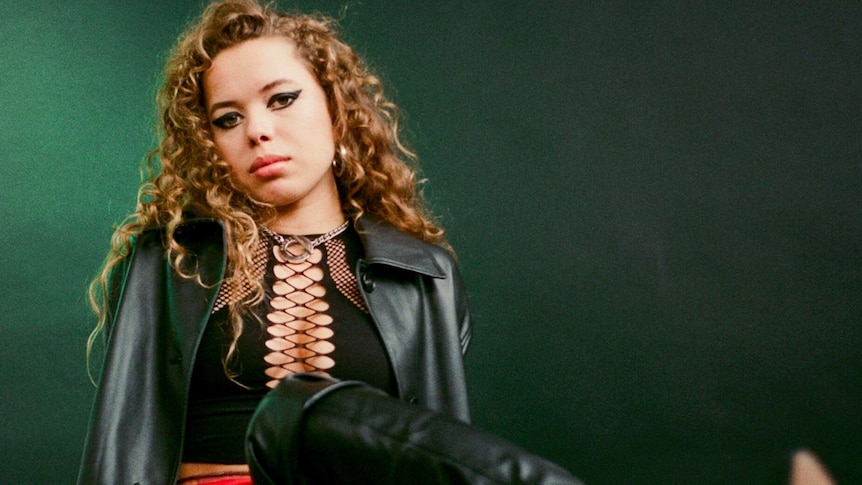 Zan's spinning the new release from London singer Nulifer Yanya