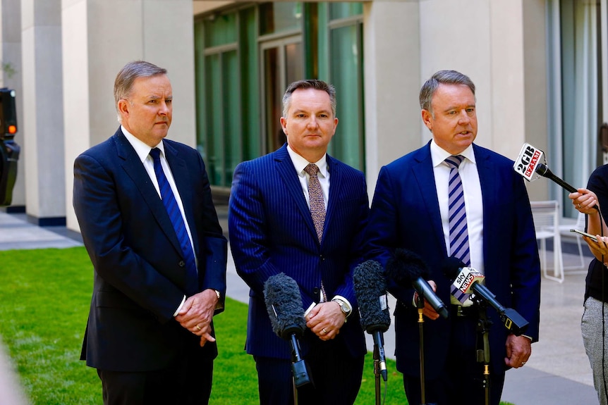 (L-R) Anthony Albanese, Chris Bowen and Joel Fitzgibbon speak to press outside Parliament House, December 1, 2016.