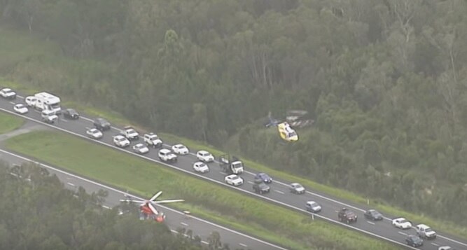 Sunshine Coast highway pile-up leaves one dead, 10 injured - ABC News
