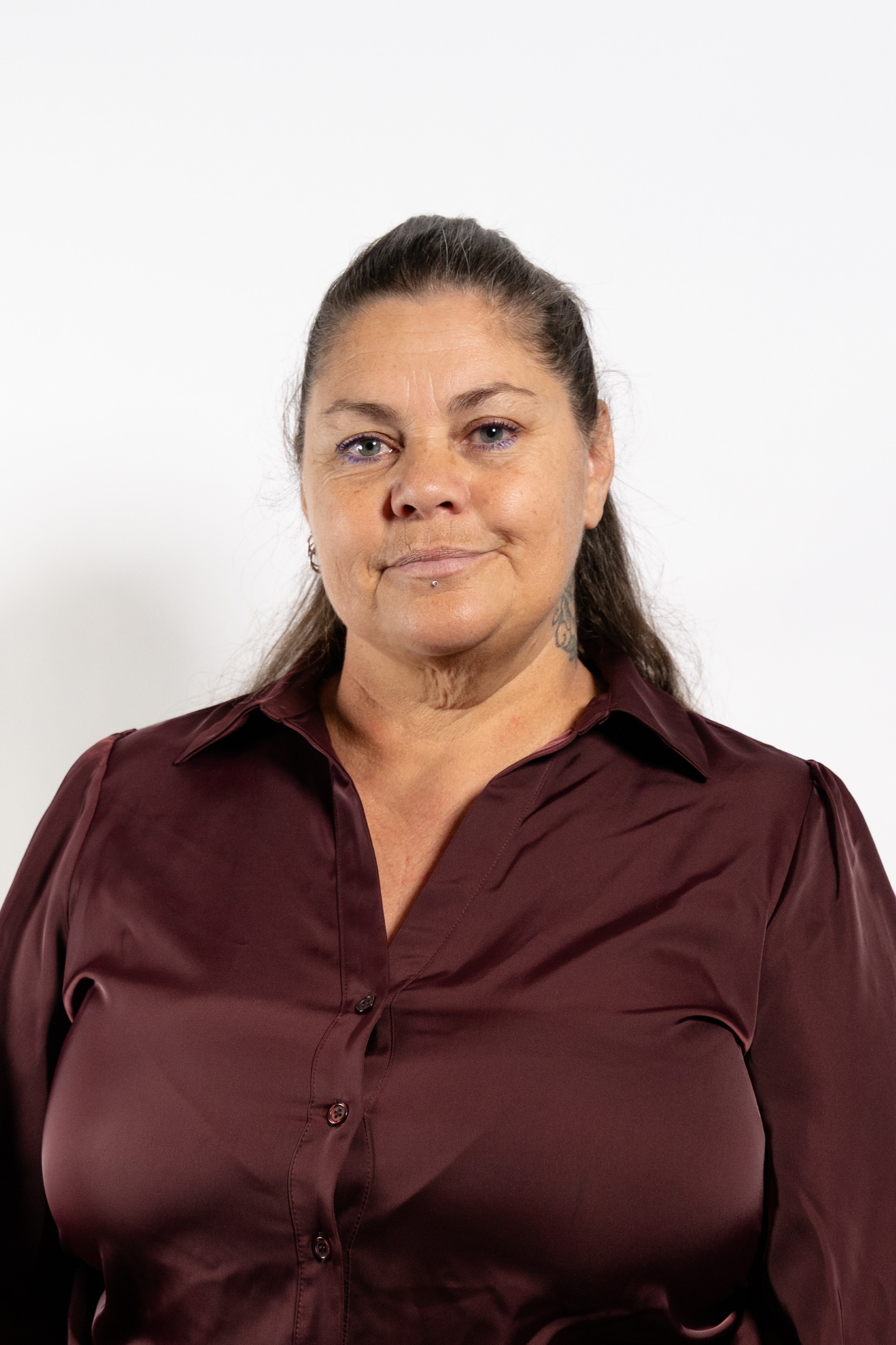 Foto de Rennee Turner com fundo branco.